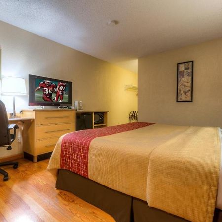 Red Roof Inn Тълса Екстериор снимка