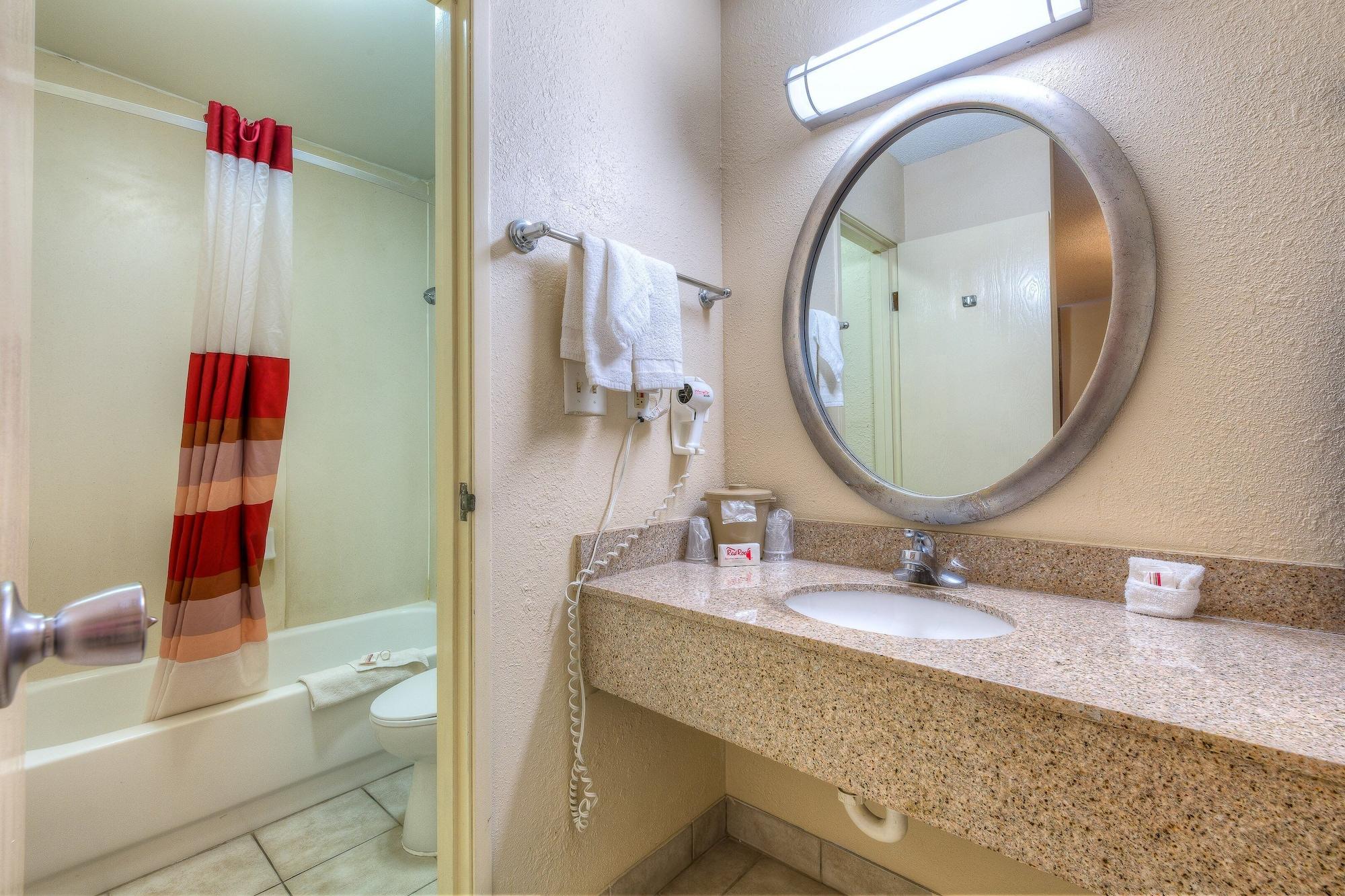 Red Roof Inn Тълса Екстериор снимка