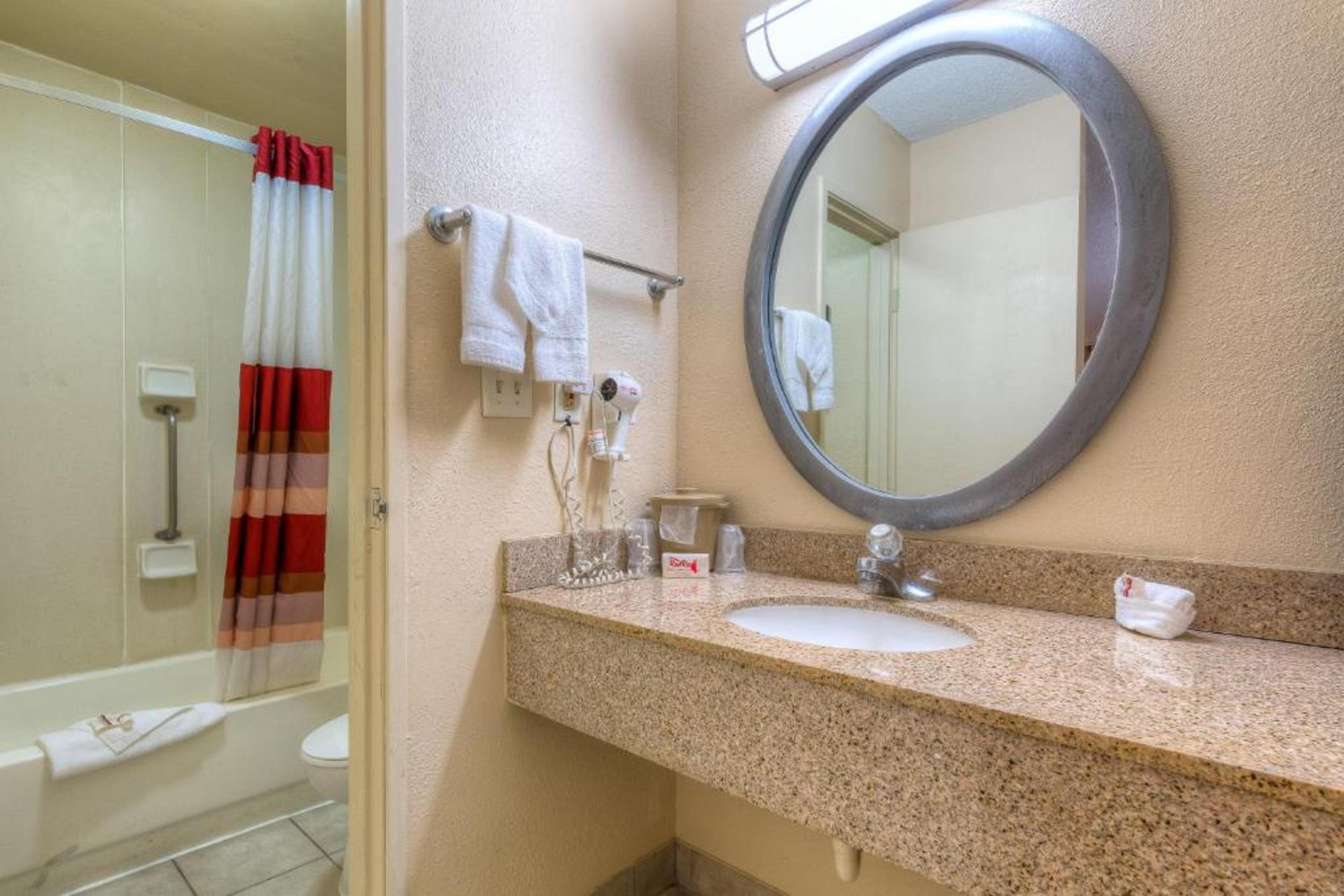 Red Roof Inn Тълса Екстериор снимка