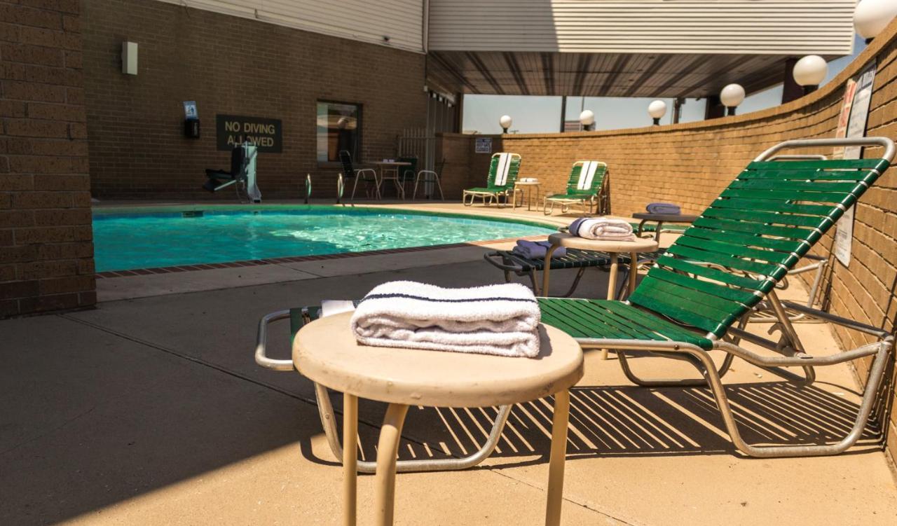Red Roof Inn Тълса Екстериор снимка