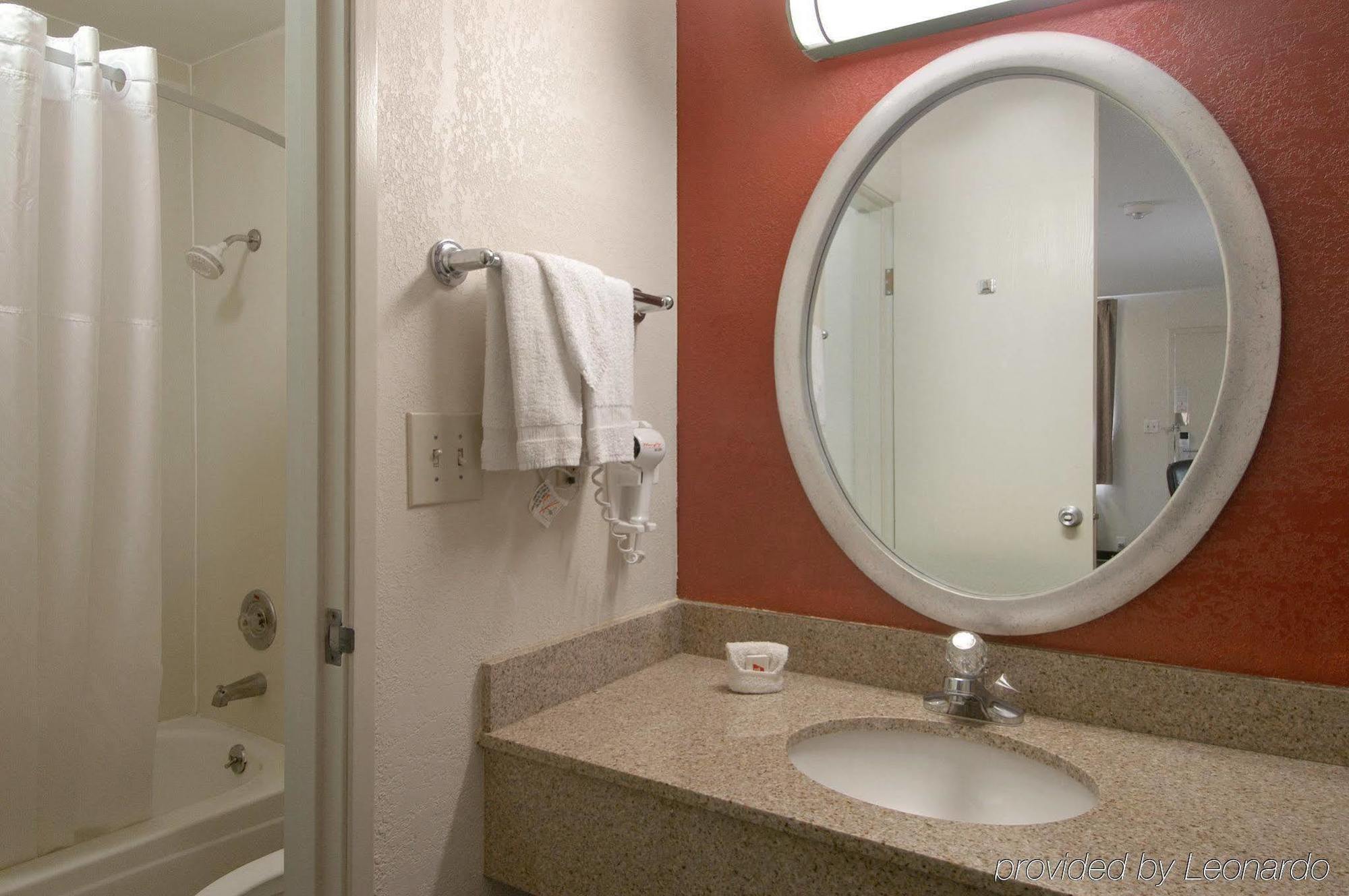 Red Roof Inn Тълса Екстериор снимка